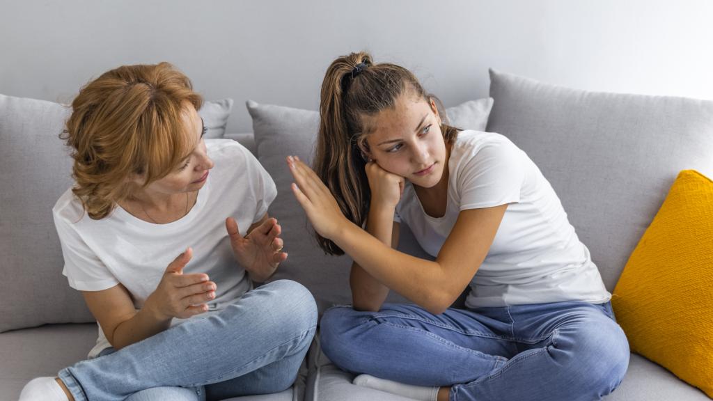 es mi madre controladora cómo manejar la situación