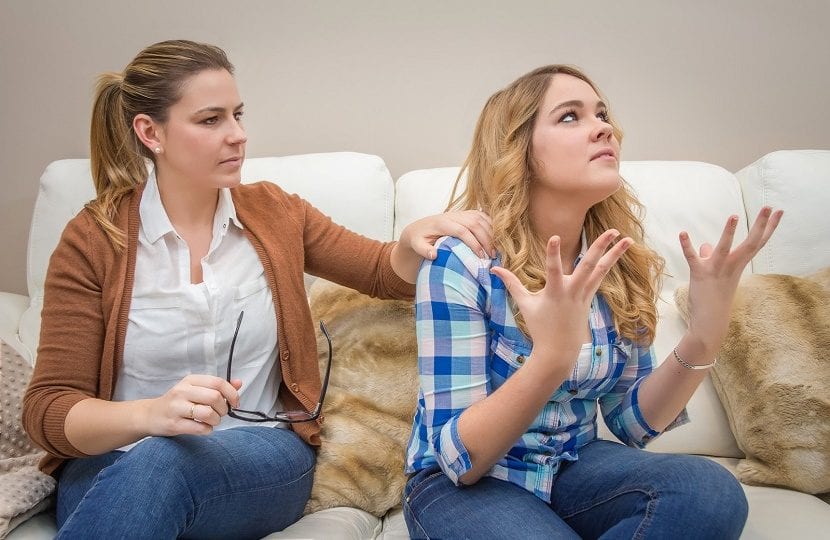 por qué mi adolescente me rechaza entendiendo su comportamiento