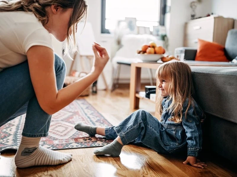 es mi pareja demasiado estricta con los niños